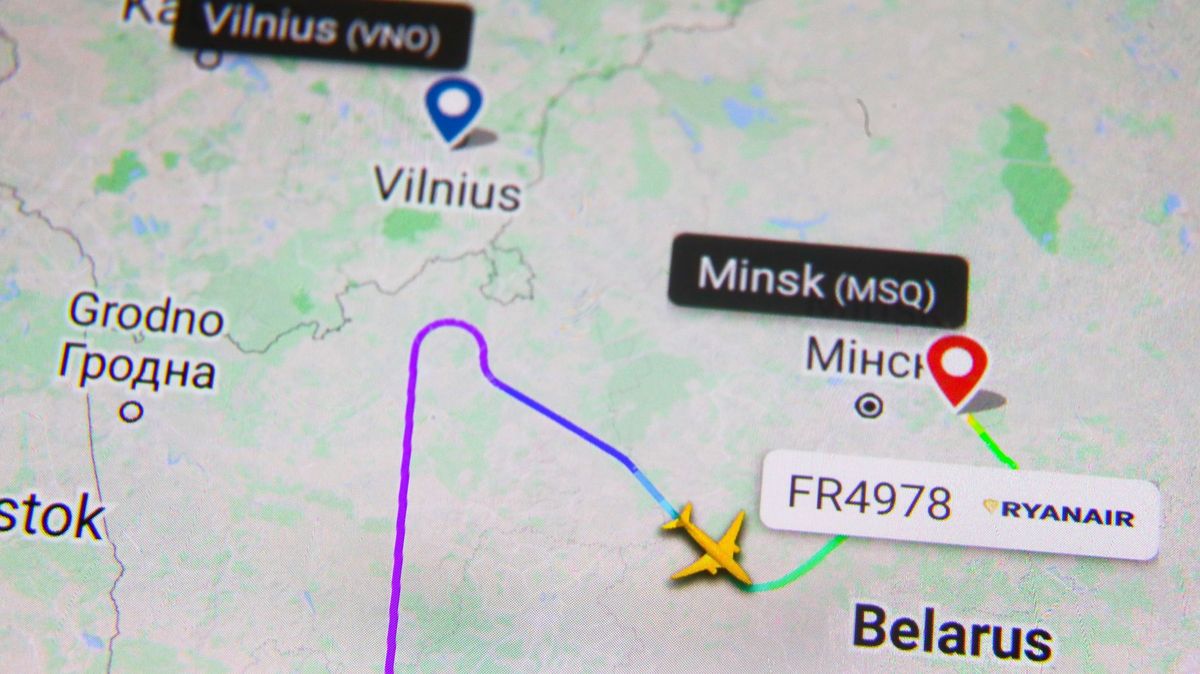 Vymetené nebe. Snímky ukazují, jak dopadly na Bělorusko zastavené lety